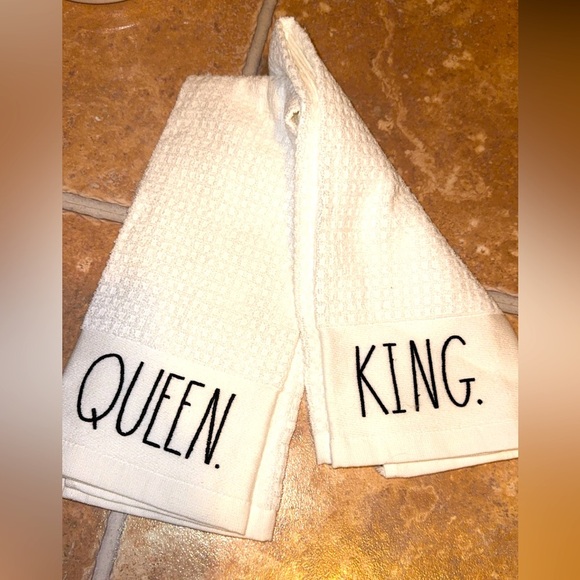 NWT Rae Dunn Queen and King White Kitchen Towels Set of 2 - Picture 1 of 3
